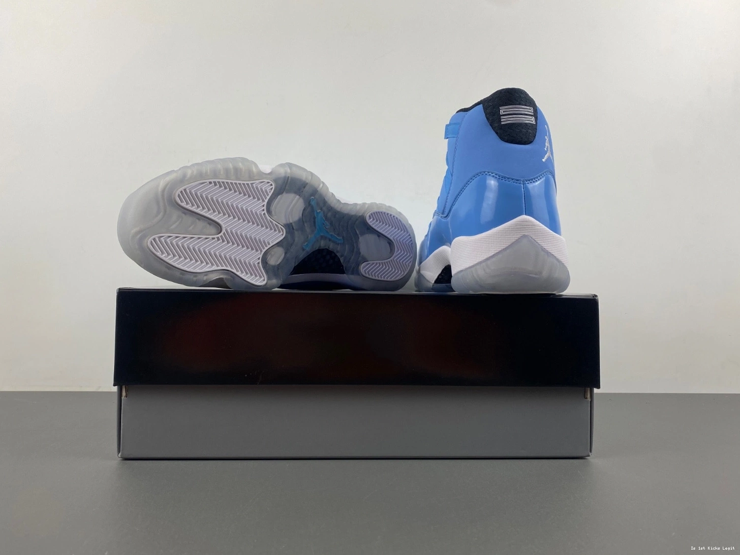 29) Flight Ultimate Gift of 717602-900 Jordan - (11 0928